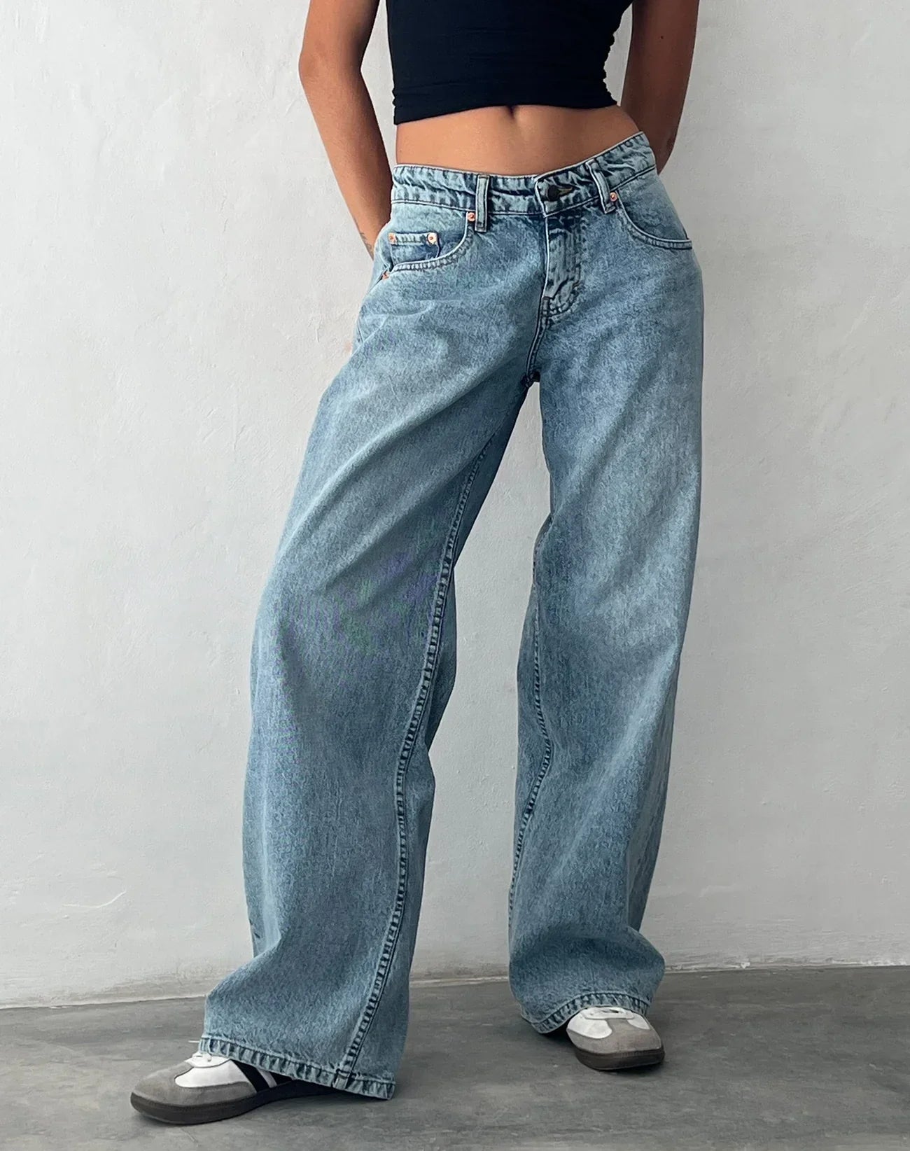 LOW RISE JEANS