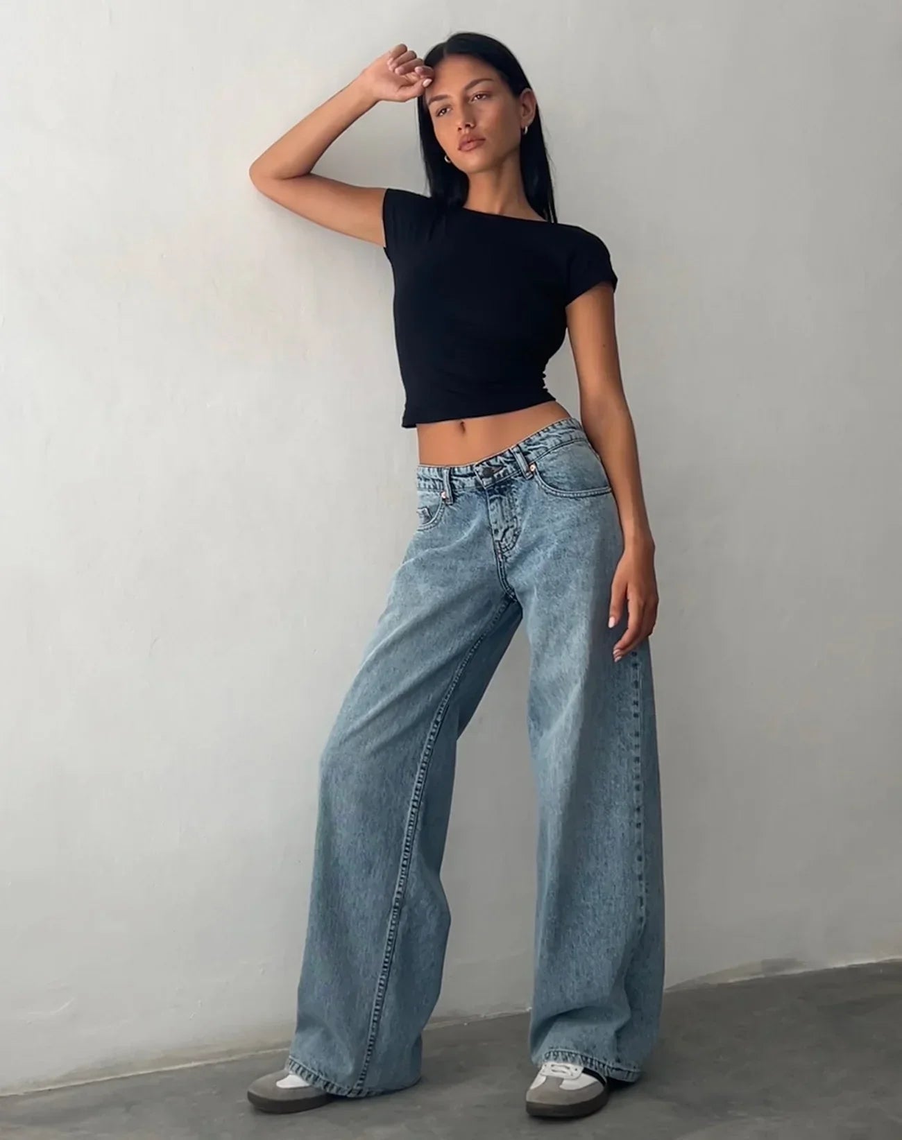 LOW RISE JEANS